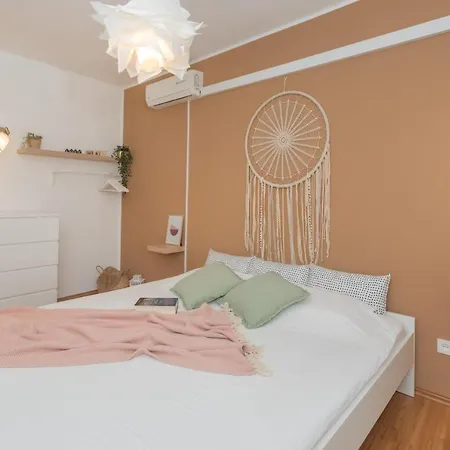 Apartment Moon And Dream *